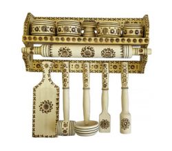 Sets of wooden utensils 