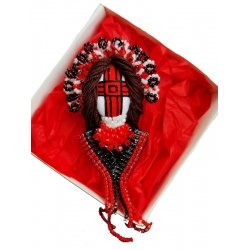  Шпилька лялька-мотанка червона на білому фоні з камінцями