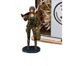 Металева міні фігурка колекційна Медикиня