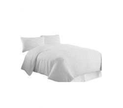 Постельное белье (разных размеров)