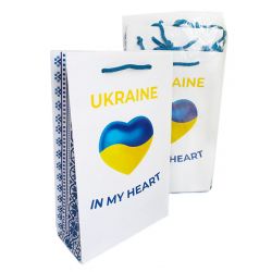 Упаковка подарункових пакетів Серце України (26х17 см)